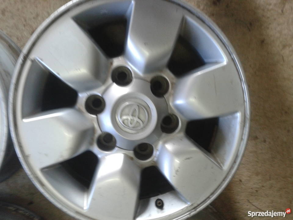 Toyota Hilux alufelgi komplet super stan podkarpackie Solina