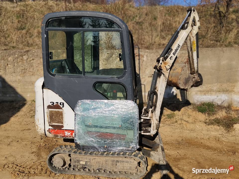 Massey Ferguson ciągnik komunalny 30 koni bobcat Rok produkcji 2010 Koparko ładowarki Krzeszowice