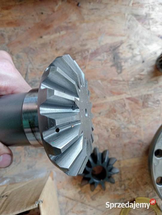 obudowa mostu osi mechanizm różnicowy Merlo koła Koszanowo