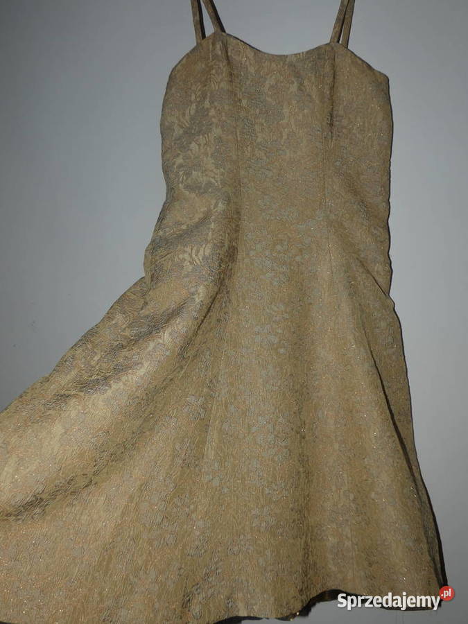 Sukienka na szelkach