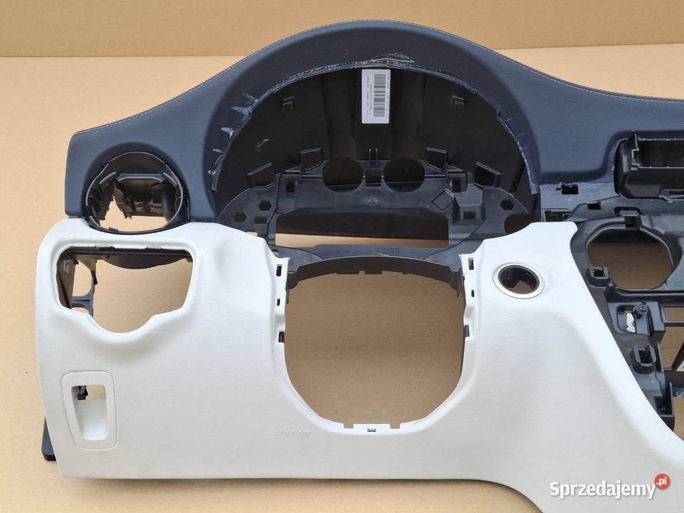 MERCEDES CKLASA W205 KONSOLA DESKA ROZDZIELCZA osobowe Bieleń
