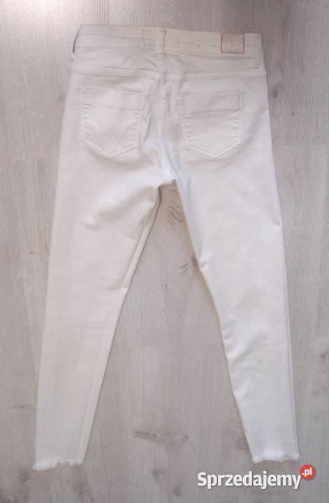 Białe spodnie firmy Medicine Bochnia