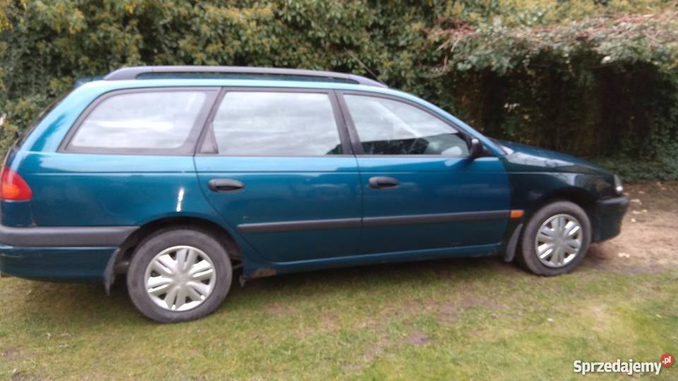 Wyprzedaż rocznika 1999 Toyota Avensis Kombi 16