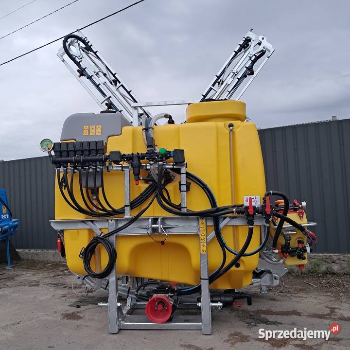 Opryskiwacz zawieszany hydrauliczny polowy