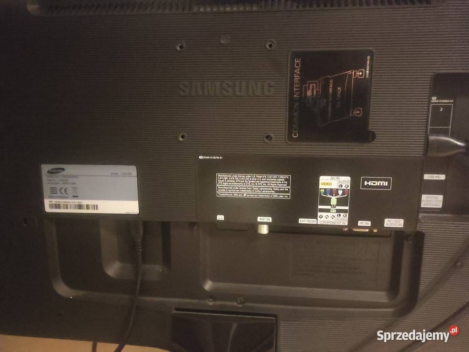 Sprzedam monitor w stanie z pilotem i kablami 80