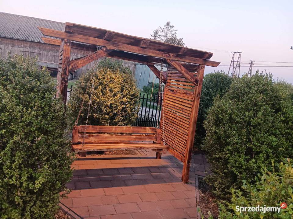 Pergola z morzliwościo z ławeczko jako huśtawka