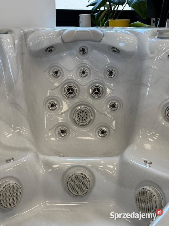 Jacuzzi Posseidon z WIFI 76 dysz 2 pompy blower Rzeszów sprzedam