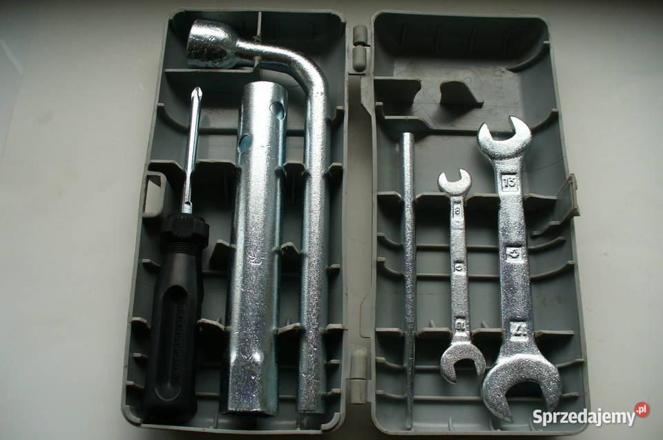 Fiat 126p fabryczny zestaw kluczy Klucze Lędziny