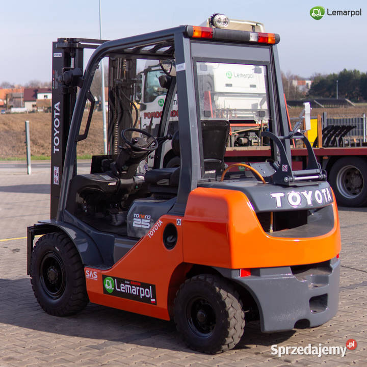 Wózek widłowy TOYOTA 8FGF25 33m GazBenzyna Zator