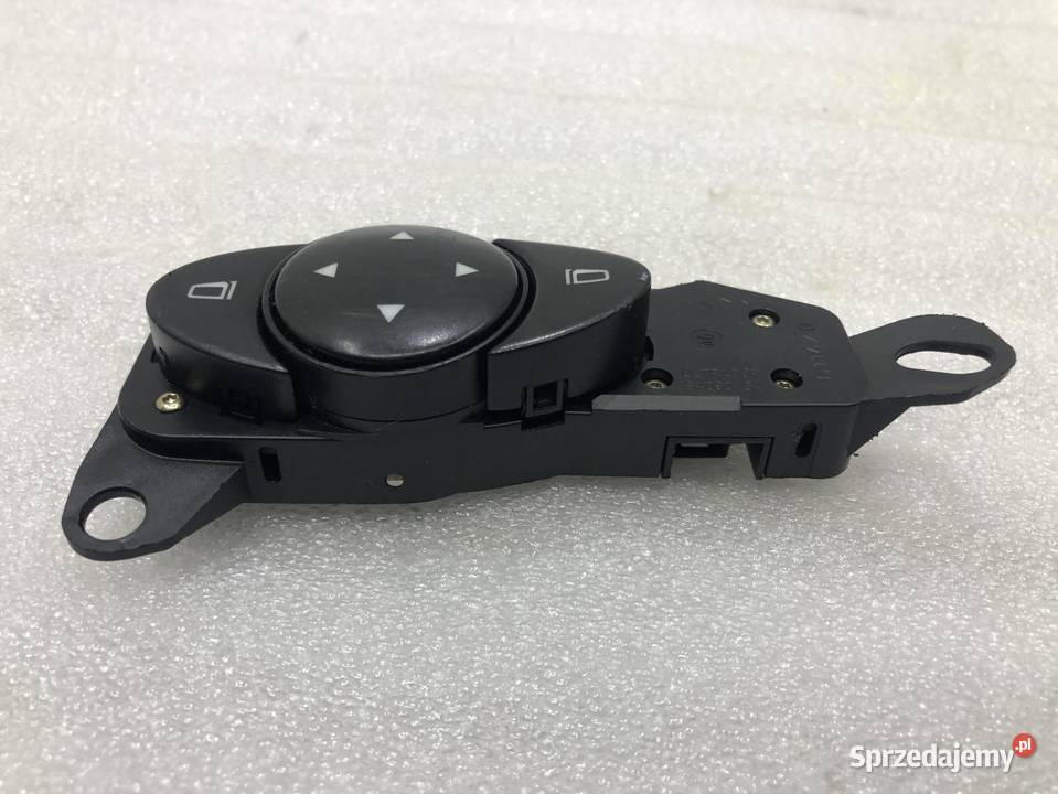 LISTWA BAGAŻNIKA LEWA MERCEDES W204 2048600124