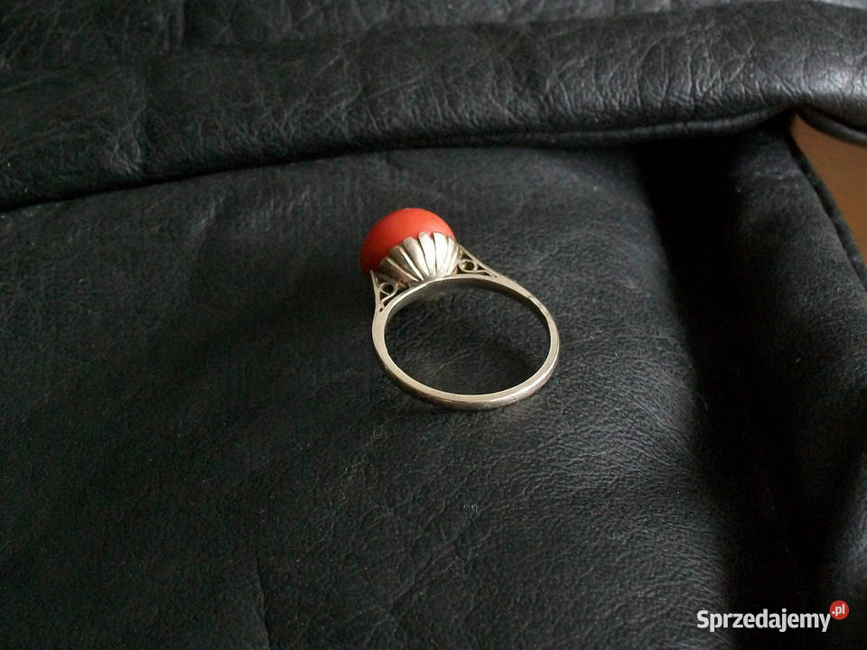 Pierścionek z Koralem Szlachetnym Białe Złoto Brzeg sprzedam