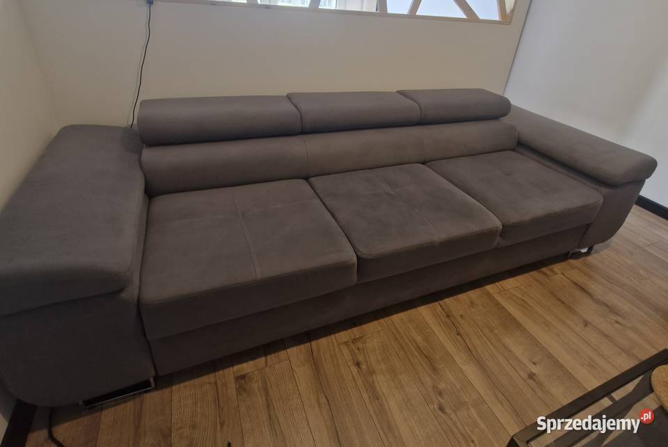 Wygodna sofa salonowa z regulowanymi zagłówkami Kraków
