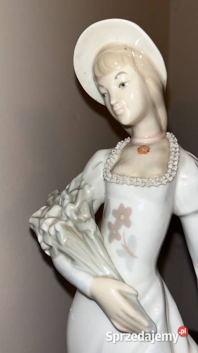 Piękna wysoka figurka dziewczyny z bukietem Bez Gdańsk sprzedam