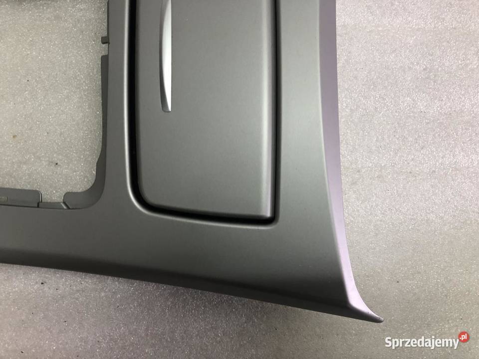 LISTWA RAMKA TUNELU ŚRODKOWEGO 7118034 BMW E90