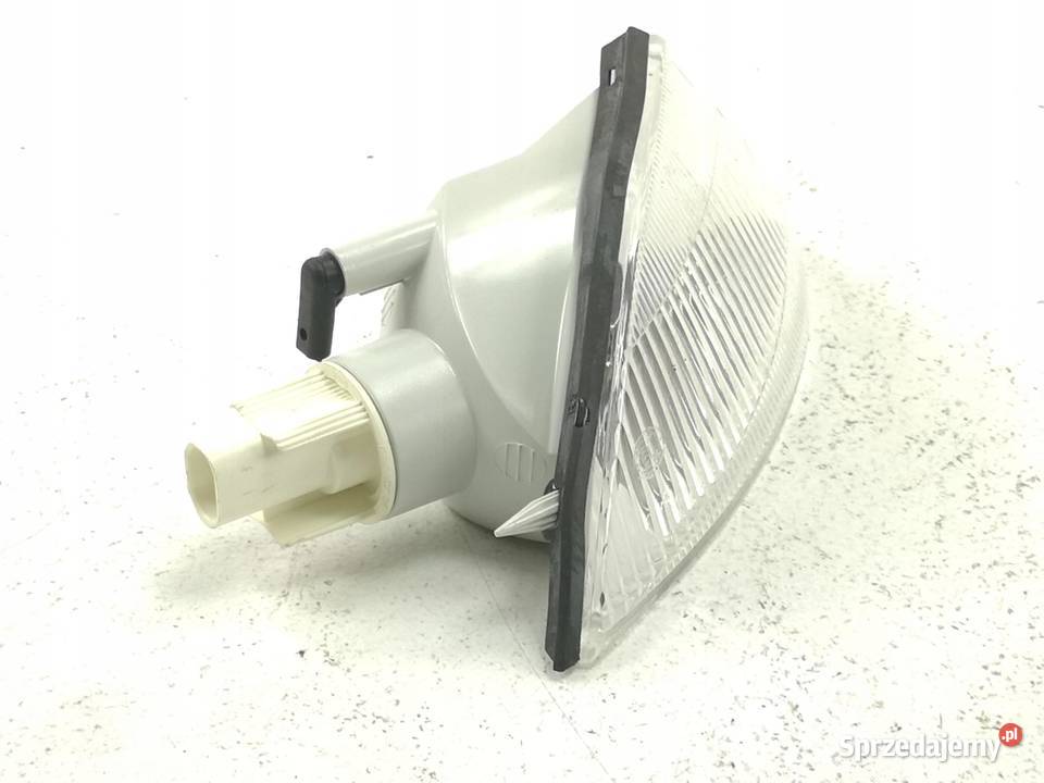 KIERUNKOWSKAZ PRAWY PRZÓD MITSUBISHI CARISMA