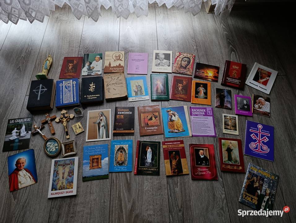 kolekcja dewocjonaliów w tym małych książeczek wielkopolskie Poznań