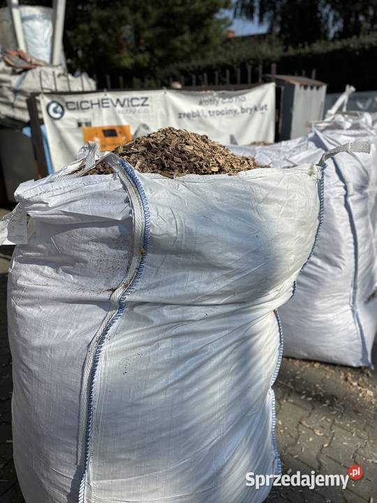 Tani opał zrębka paczkowana w big bagach biomasa