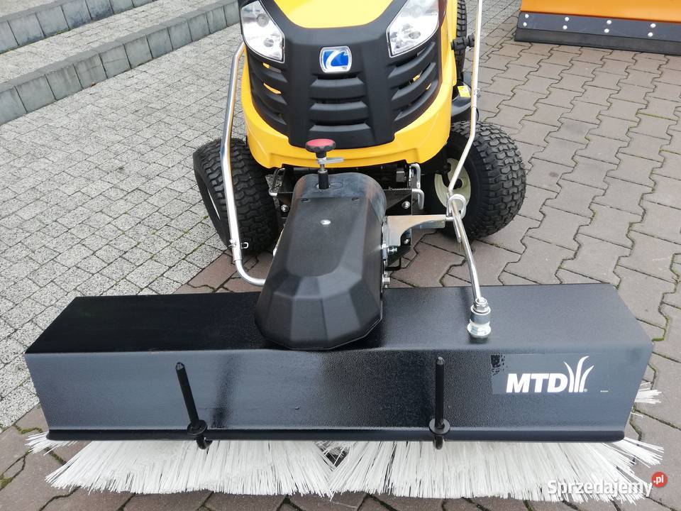 Najtańszy nowy traktor ogrodowy z zamiatarką Cub