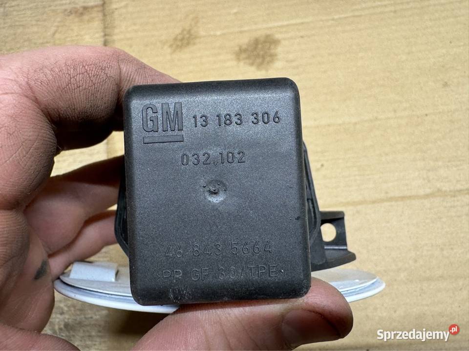 Klapka wlewu paliwa Opel Corsa d 13183307 Międzychód