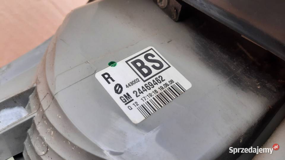 lampa prawa lewa tył tylna w błotnik Opel Vectra