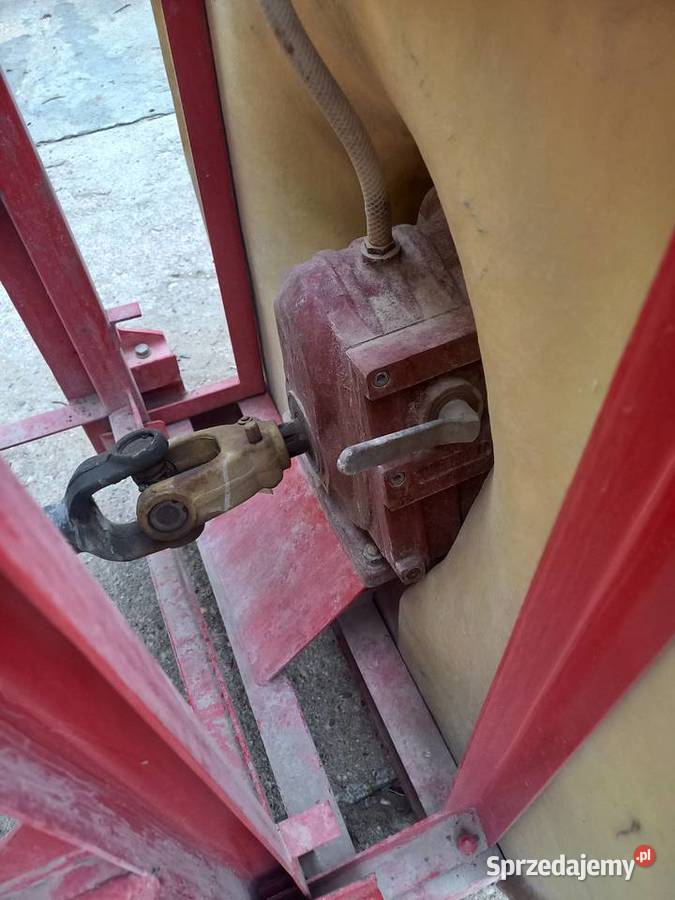 Opryskiwacz do truskawek z nadmuchem Błędów