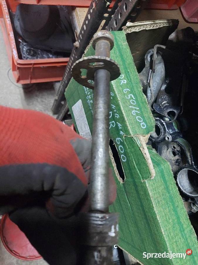 Suzuki DR 600 oś tylna ośka dr600 dr 650 dr650 Jelenia Góra