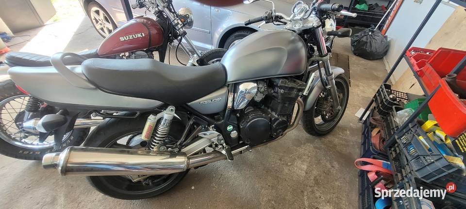 Suzuki GSX 750 INAZUMA