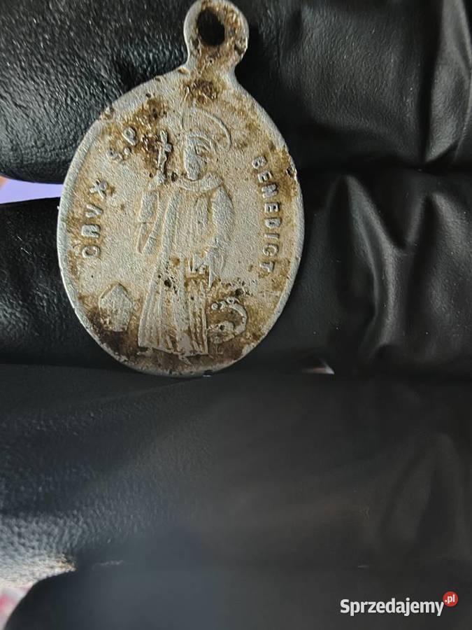 Zestaw medalików z przełomu XIX i XX wieku Rzeszów