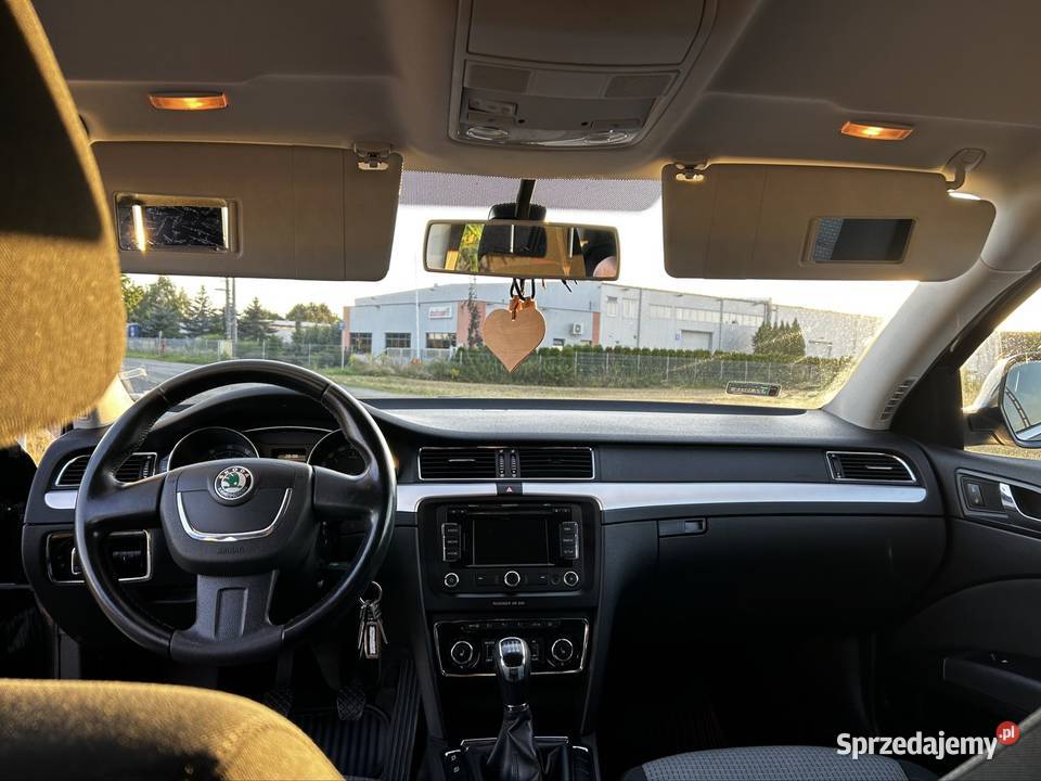 Skoda Superb Wygodna limuzyna czytaj opis czujnik zmierzchu Komorniki