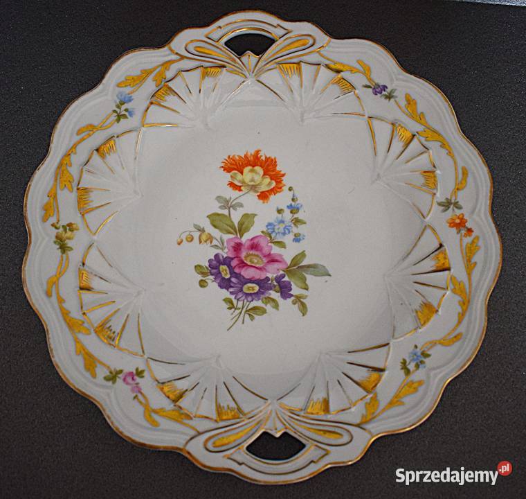 Patera porcelanowa z motywem kwiatowym sygnowana Chełmno