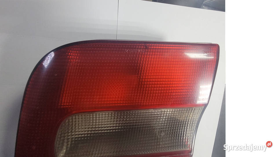 TYLNA PRAWA LAMPA KLAPY BAGAŻNIKA W KLAPE VOLVO Ruda Śląska sprzedam
