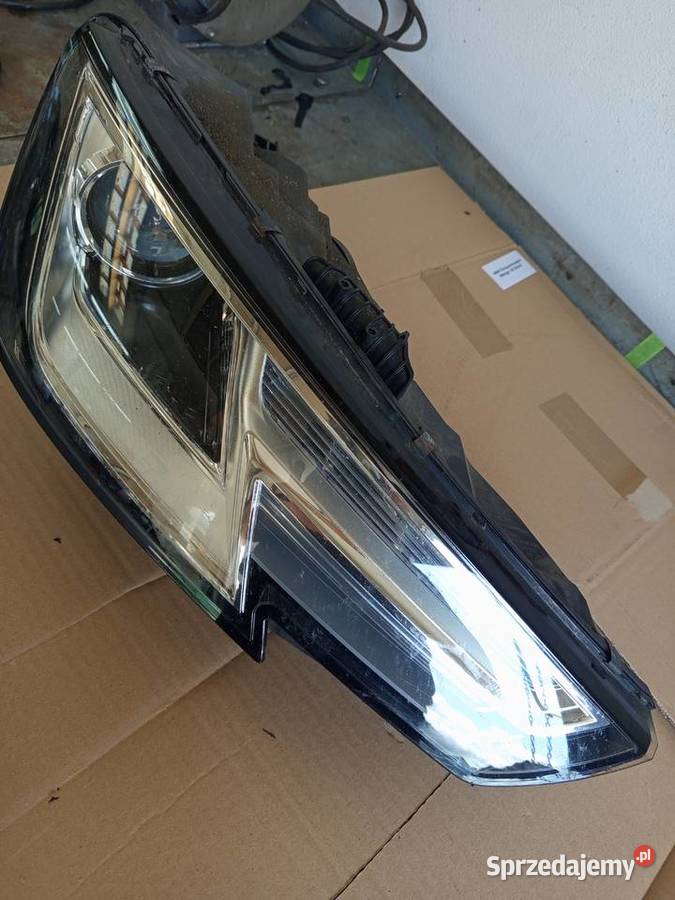 Reflektor prawy audi a4b9 Xenon orginalny osobowe Rzeszów