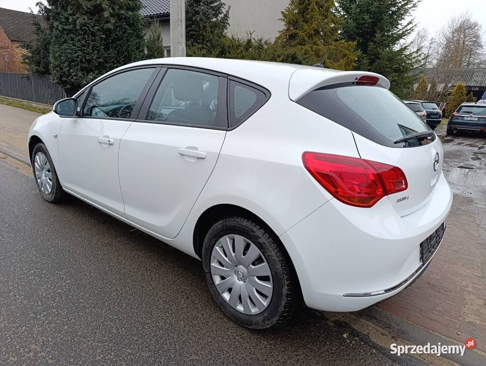 Opel Astra J 14 benzyna 87 2013r lifcie Astra Lgota-Mokrzesz