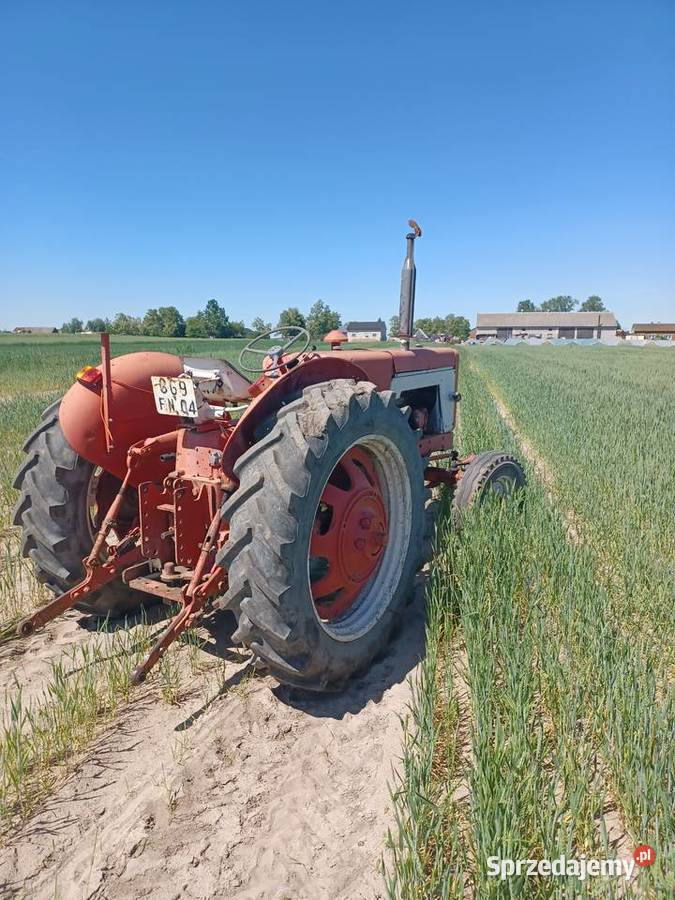 International 634 hervester na zabytek reklamę Case IH