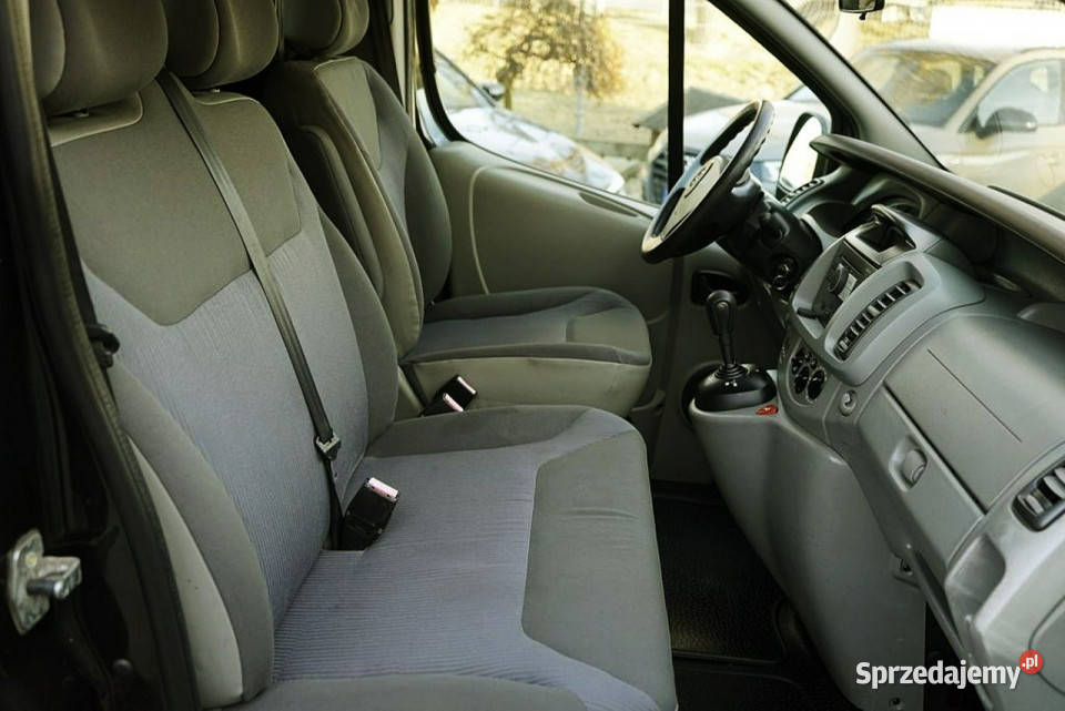 Opel Vivaro 25CDTI Klima automat 145 2007r światła przeciwmgłowe