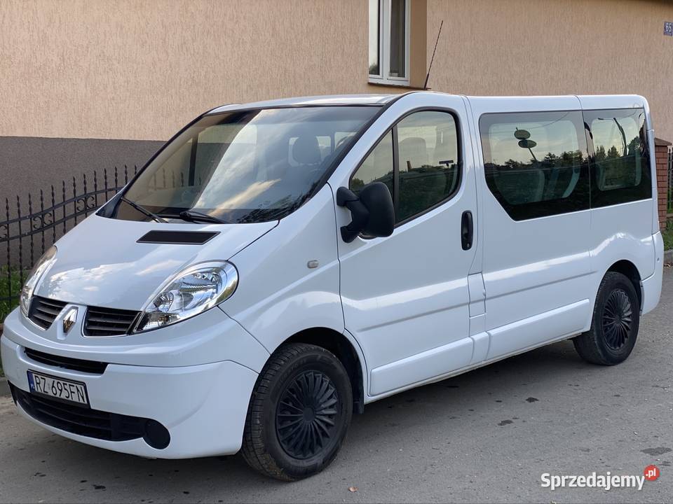 Renault Trafic 9 osób klima HAK nowe opony 20 Rzeszów