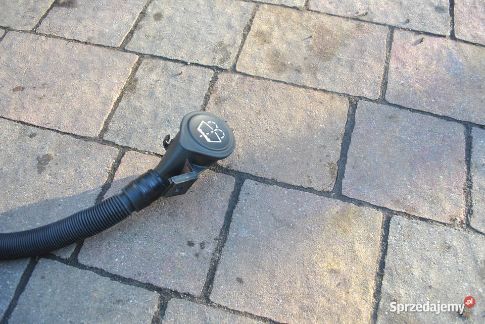 Wlew płynu do spryskiwaczy BMW E60 E61 E63 E64 osobowe Poręba