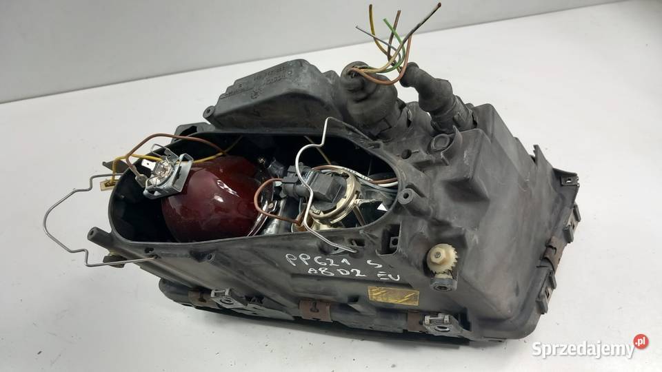 AUDI A8 D2 LAMPA PRZÓD PRAWA EU SOCZEWKA sprzedam
