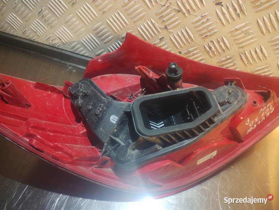Lampa tylna prawa peugeot 207 10r 5 d Lampy tylne Płońsk