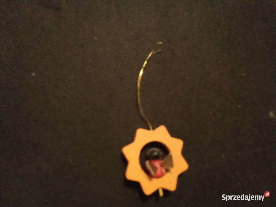 Drewniana zawieszka na choinkę aniołek w