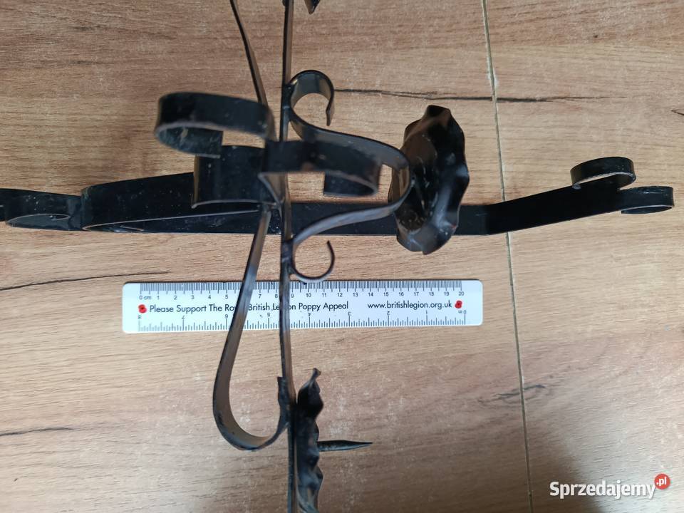 Metalowy kłuty świecznik trzy ramiona stary sprzedam