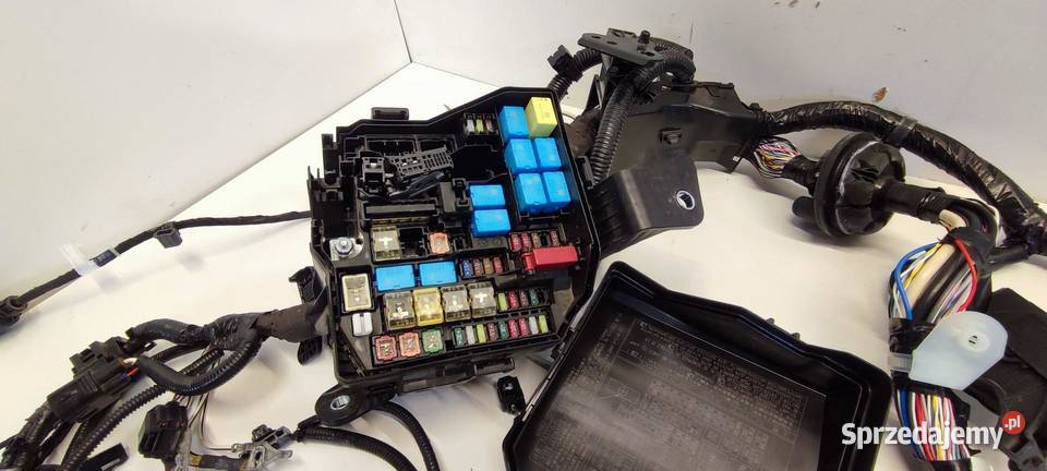 MAZDA 2 TOYOTA YARIS IV WIĄZKA KOMORY SILNIKA 15 Materiały instalacyjne