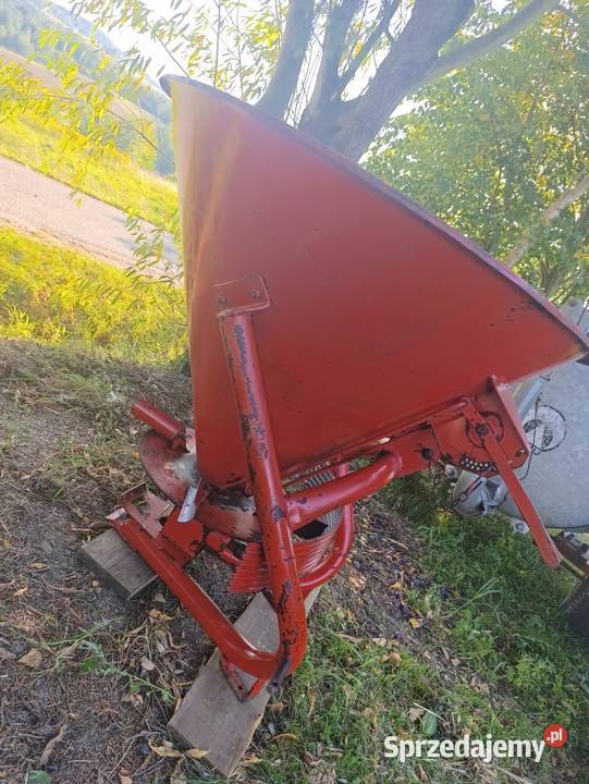 Rozsiewacz nawozów 300 l Jastrzębia