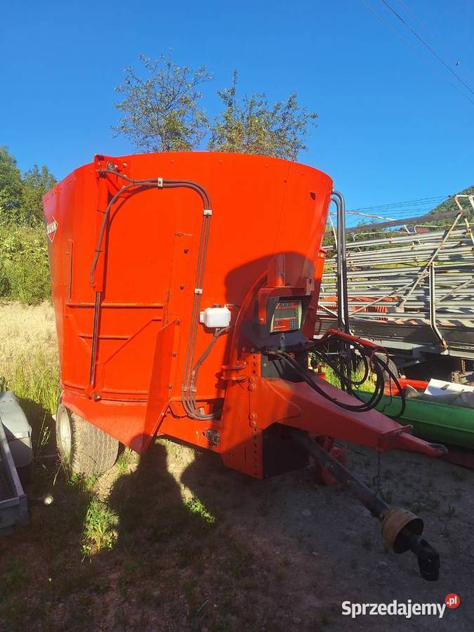 Wóz paszowy kuhn 870 Grybów