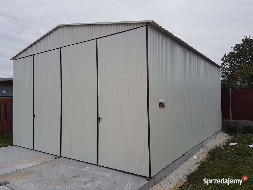 Blaszana hala 68m biała brama dwuskrzydłowa Sanok