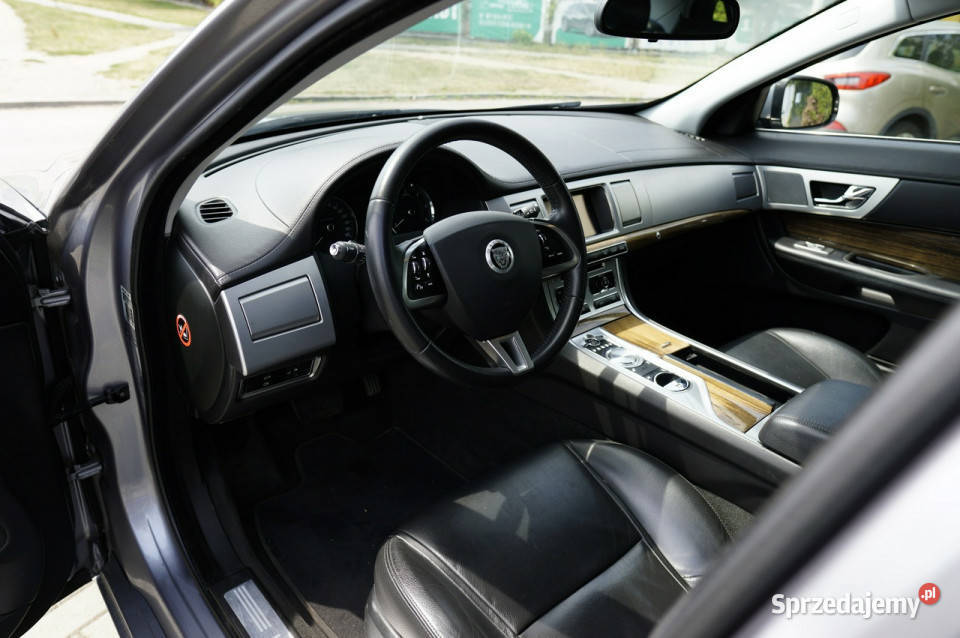 Jaguar XF 30d Luxury ze Szwajcarii X250 20072015 nawigacja