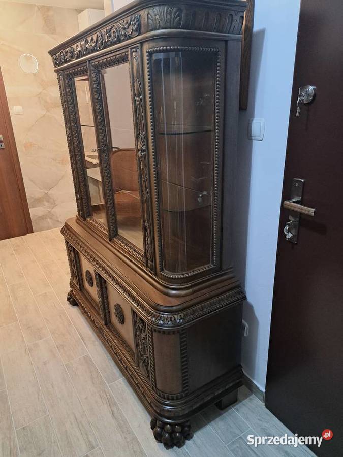 Witryna na lwich łapach