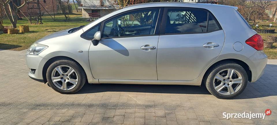 Toyota Auris 14 benzyna Ostrów-Kolonia sprzedam