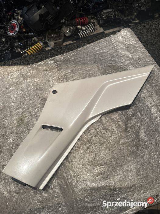 Honda VF750 Osłona Owiewka Bok Boczek Lewy VF Poznań