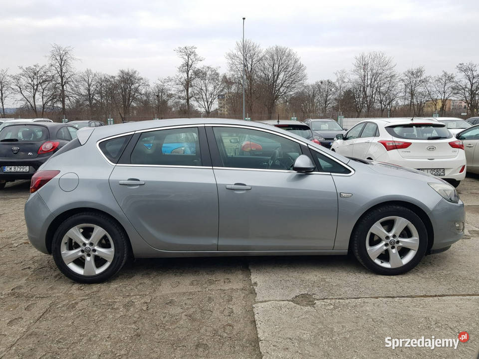 Opel Astra 14 Turbo Benzyna Klimatronik Rok produkcji 2010 kujawsko-pomorskie Włocławek